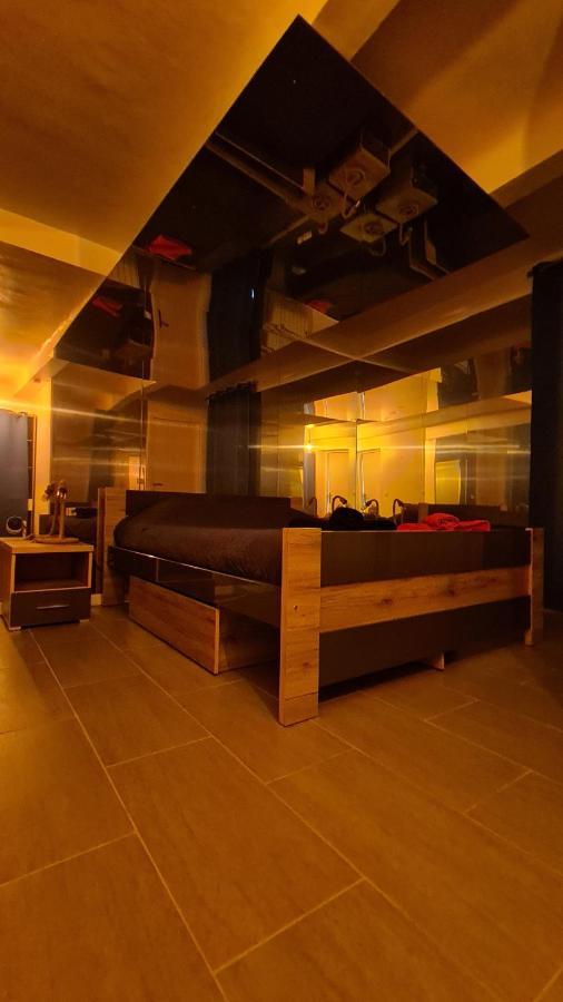 T2 Chambre Miroir Jardin Et Parking Prive Marseille Ngoại thất bức ảnh